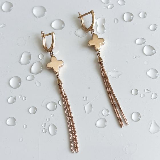 Gold earrings without stones