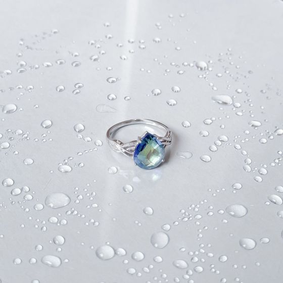Silver ring with a 2.9-carat mystic topaz