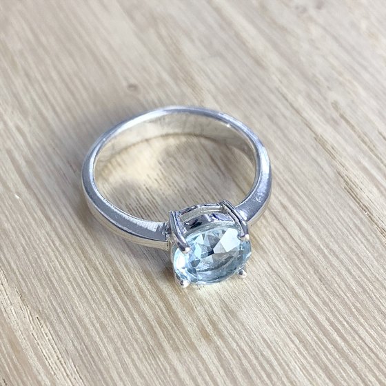 Silver ring with a 3.115-carat topaz