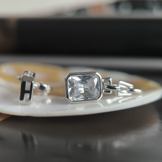 Срібні сережки з фіанітами