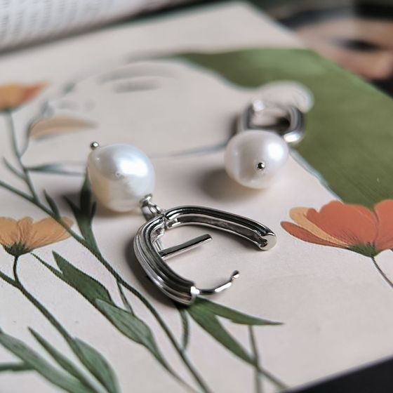 Срібні сережки з перлами бароковими