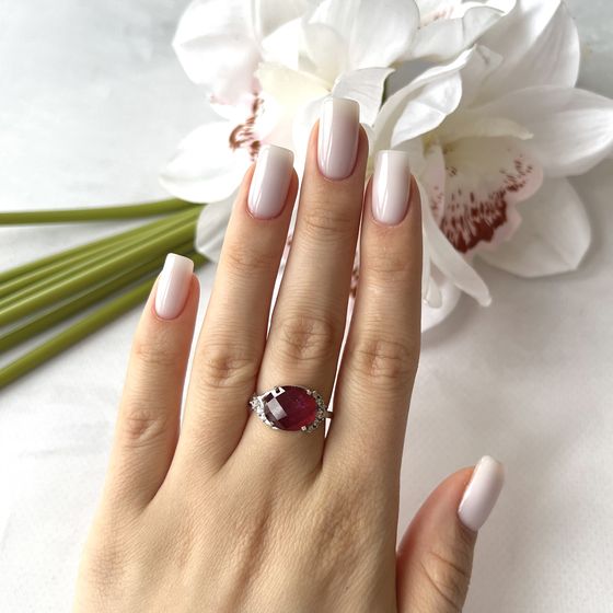 Серебряное кольцо с рубином 6.576ct