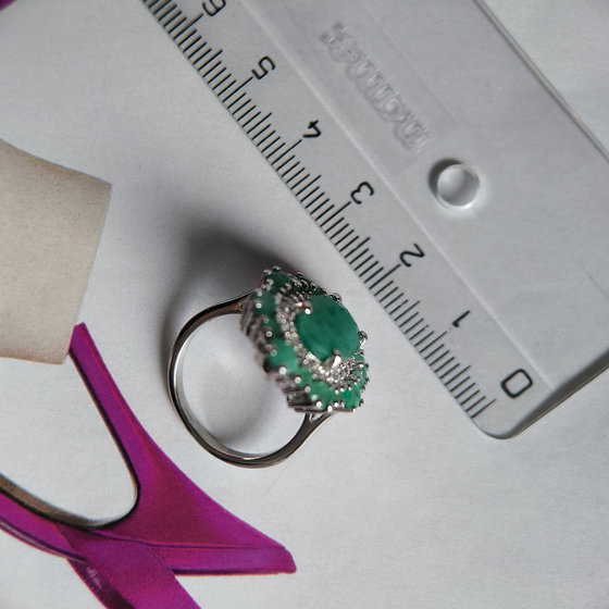 Серебряное кольцо с изумрудом 5.565ct