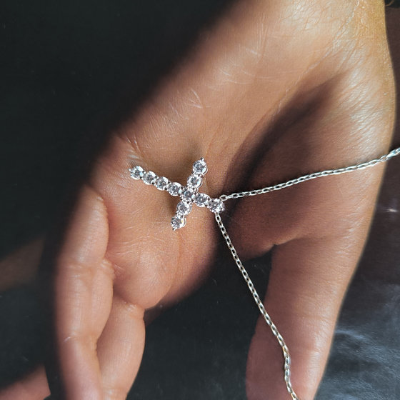 Silver necklace with cubic zirconia