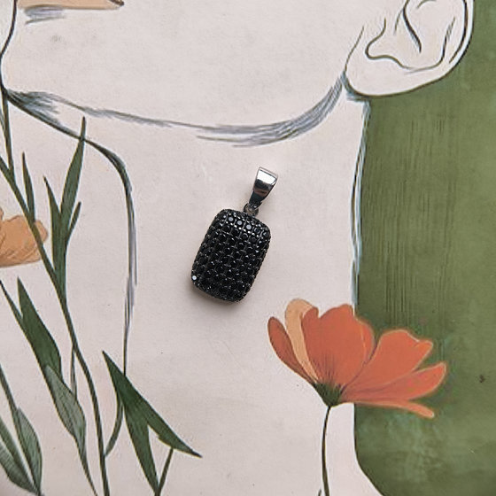 Silver pendant with cubic zirconia