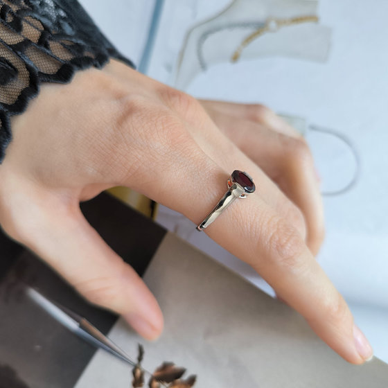 Срібне кільце з гранатом 1,35 карата