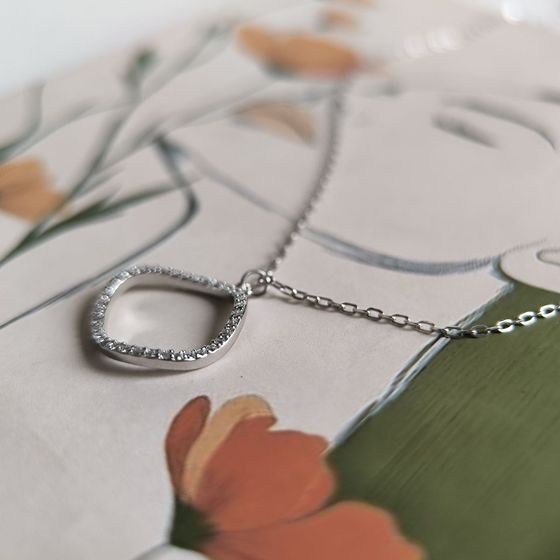 Silver necklace with phianites