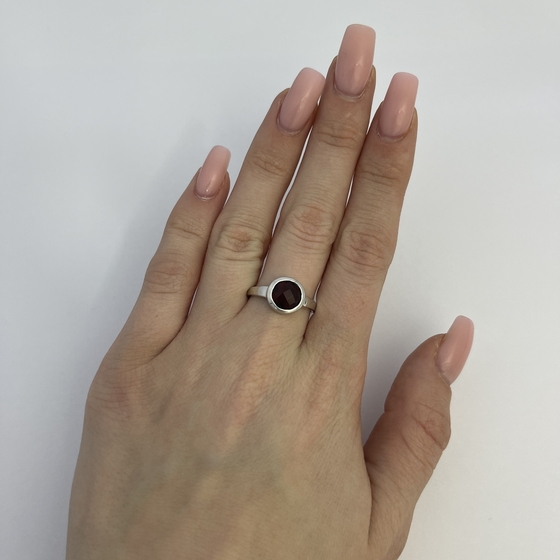Серебряное кольцо с гранатом 1.675ct