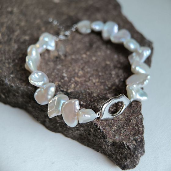 Silver bracelet with baroque pearls