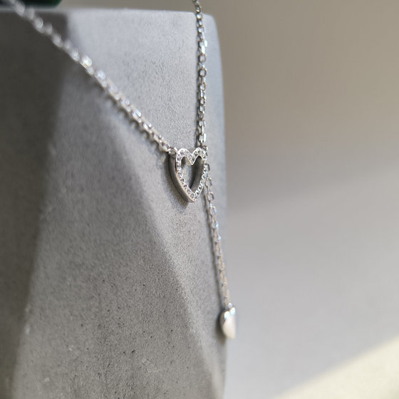 Silver necklace with cubic zirconia