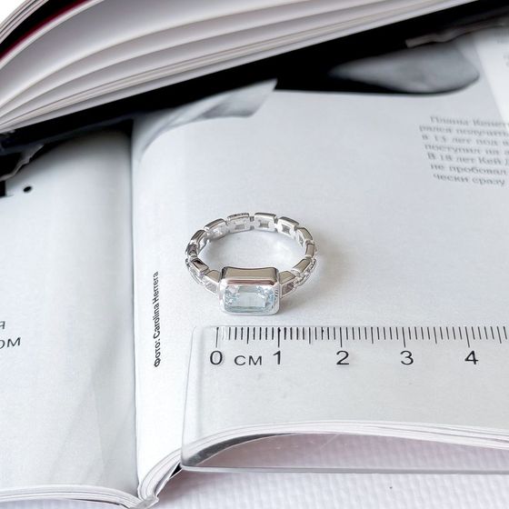 Silver ring with a 1.819-carat topaz