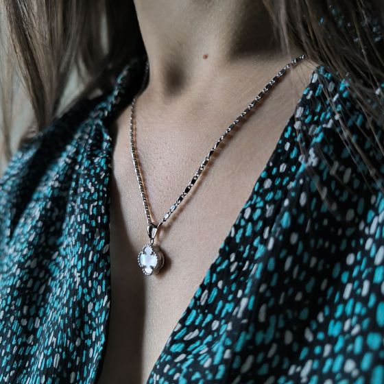 Silver pendant with mother-of-pearl