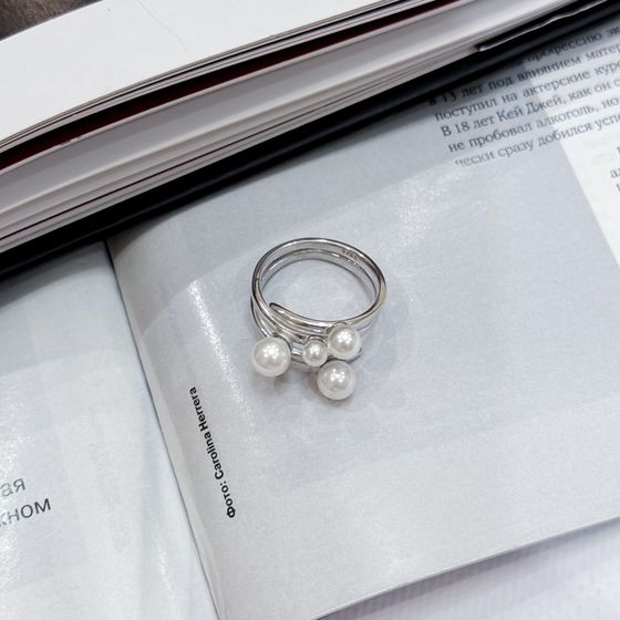 Silver ring with pearls