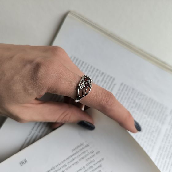 Серебряное кольцо с гранатом 0.883ct