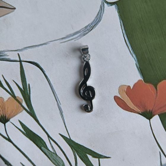 Срібна підвіска без каменів