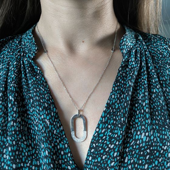 Silver necklace with phianites