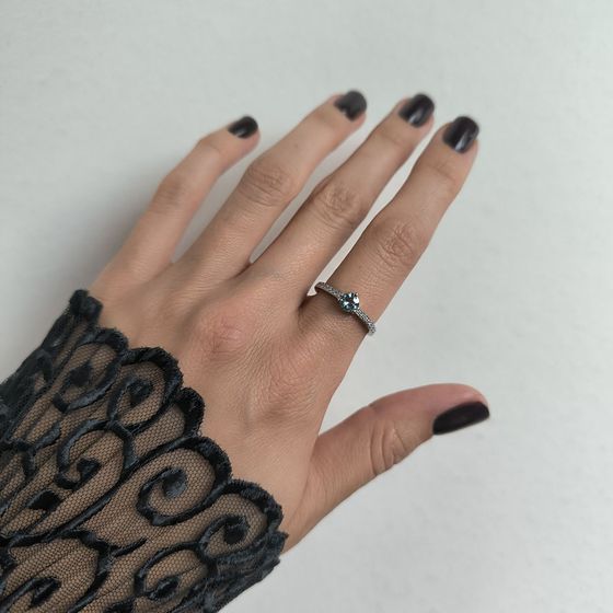 Срібна каблучка з топазом 0.749ct, фіанітами