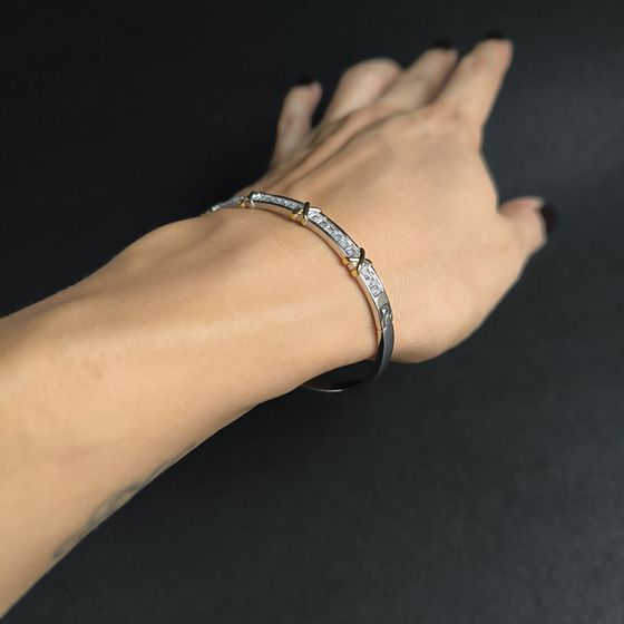 Silver bracelet with phianites