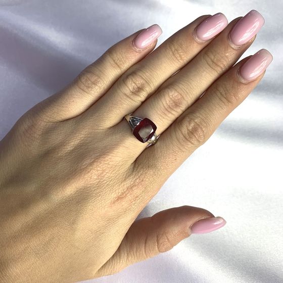 Серебряное кольцо с рубином 4.642ct