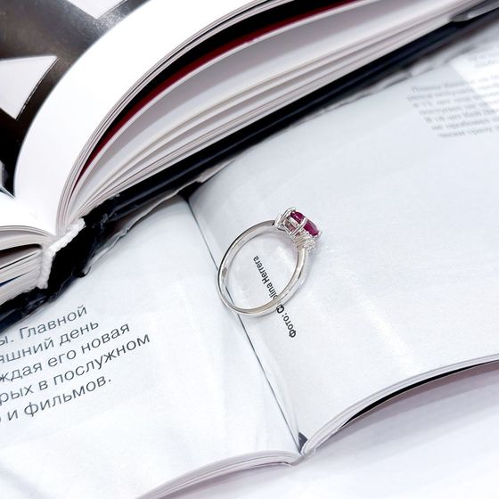 Срібна каблучка з рубіном 1.92ct, фіанітами