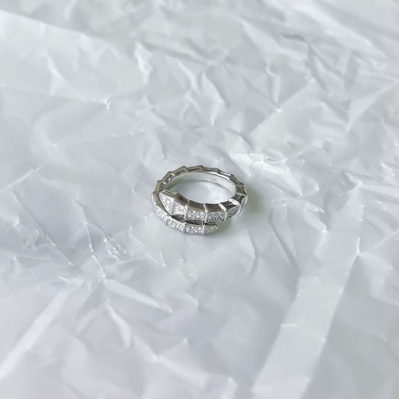 Срібна каблучка з фіанітами