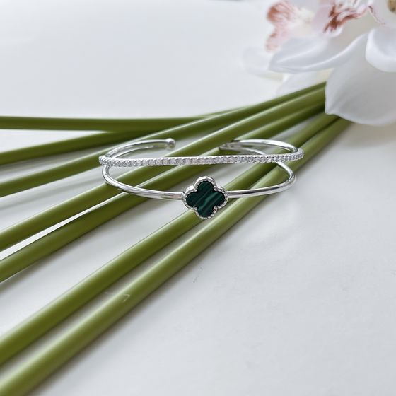 Silver bracelet with malachite