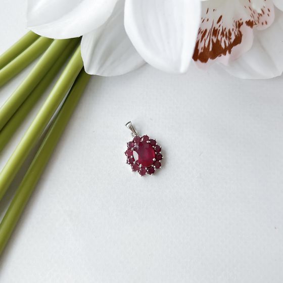 Срібна підвіска з рубіном 5,388 карата