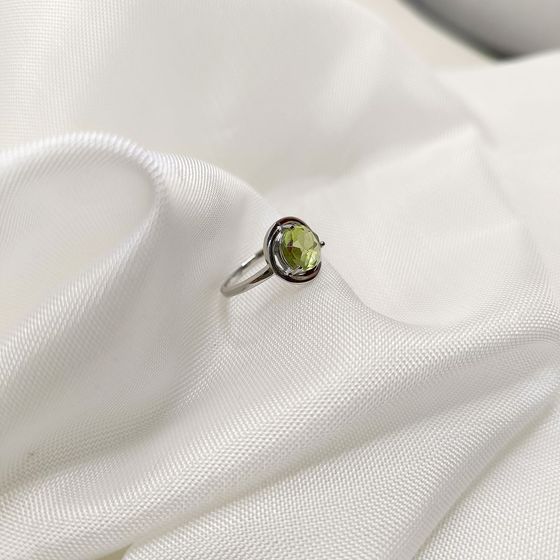 Серебряное кольцо с хризолітом 2.275ct