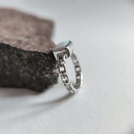 Срібне кільце з опалом 0,5 карата