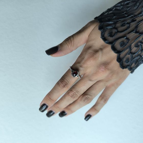 Silver ring with garnet nano