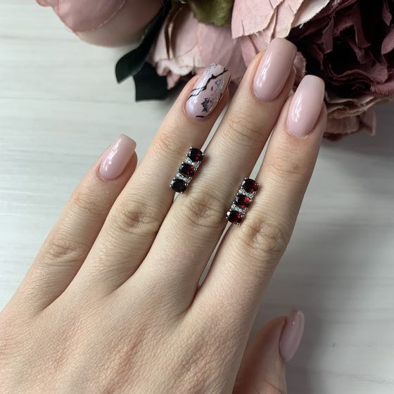 Серебряные серьги с гранатом 2.322ct