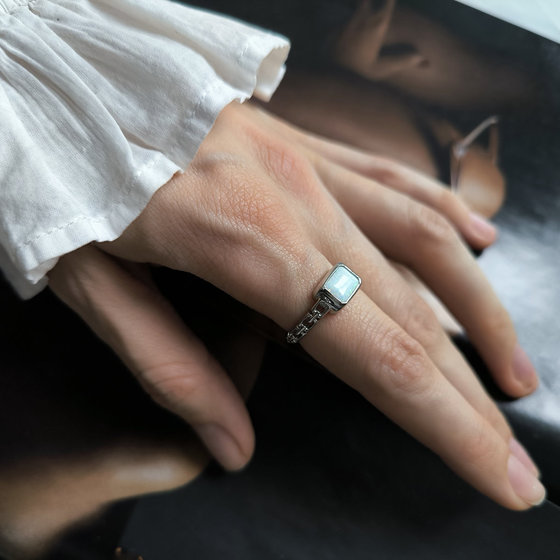 Срібне кільце з опалом 0,5 карата