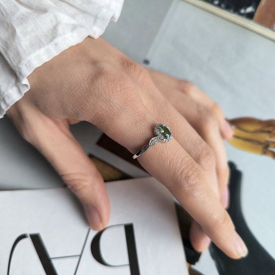 Серебряное кольцо с мистик топазом, фианитами