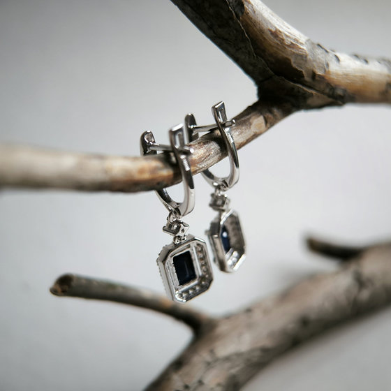 Срібні сережки з сапфіром 3.628ct, фіанітами