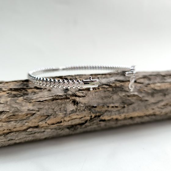 Silver bracelet with phianites