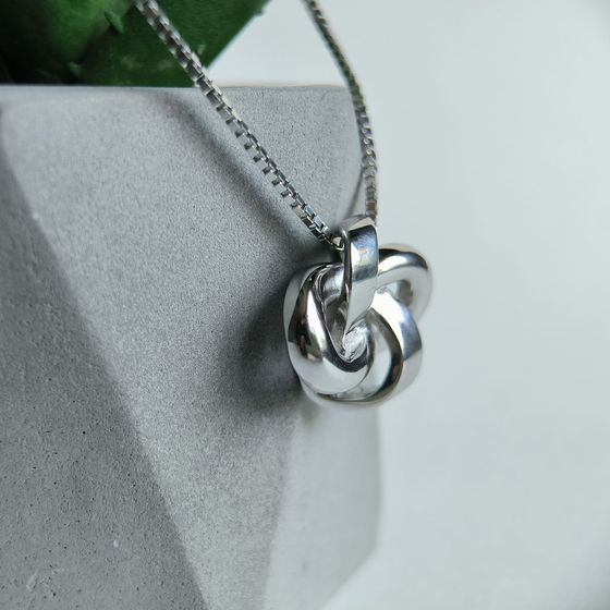 Silver necklace without stones