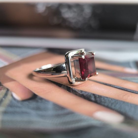 Срібна каблучка з гранатом nano 2.092ct