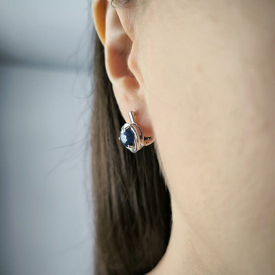 Silver earrings with a 3.31-carat sapphire and cubic zirconia
