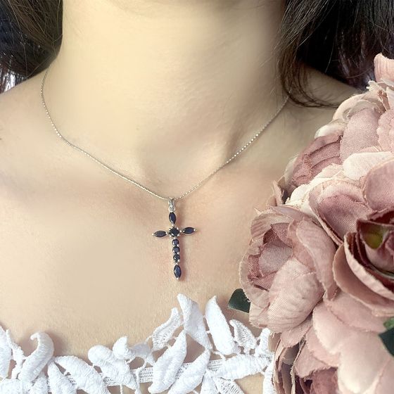 Silver cross with sapphire 1.938ct
