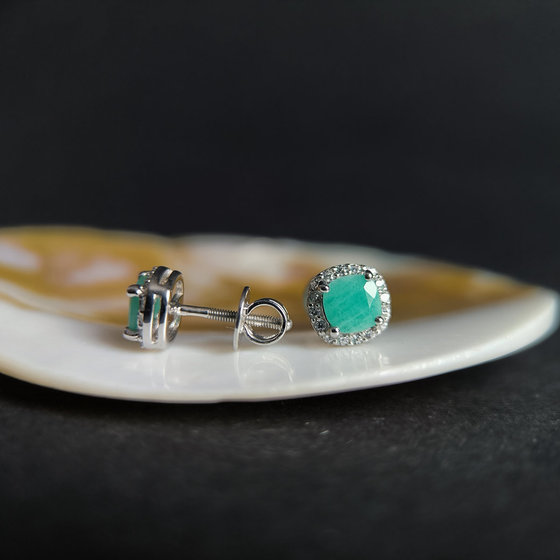 Срібні сережки зі смарагдом 1,13 карата