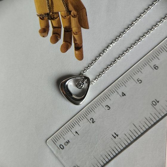 Silver necklace with phianites