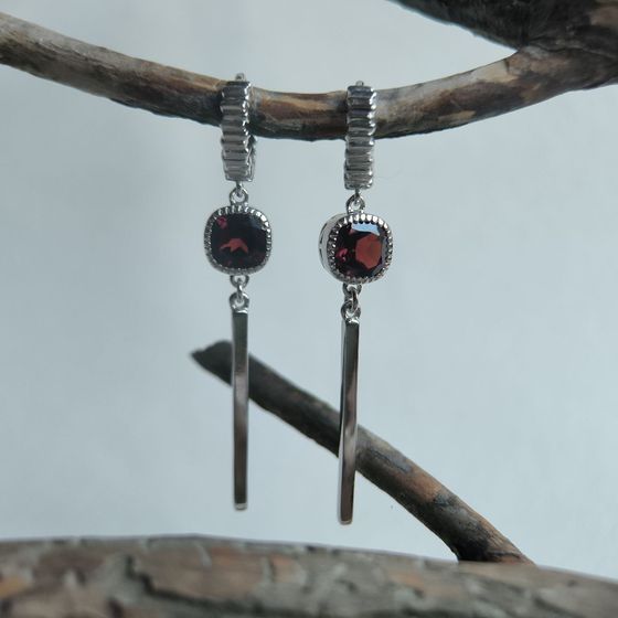 Серебряные серьги с гранатом 2.425ct