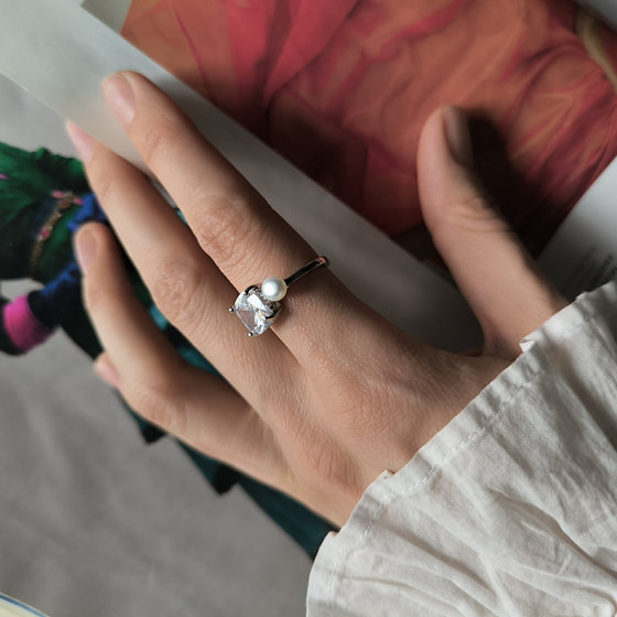 Silver ring with pearls and cubic zirconia