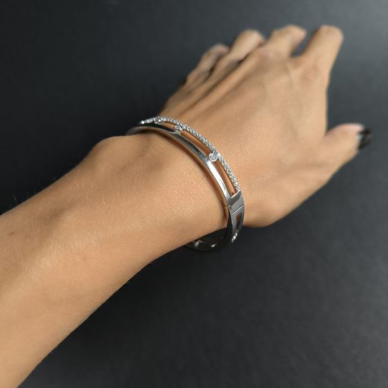 Silver bracelet with phianites