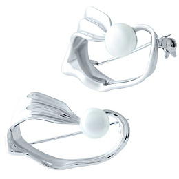 Silver brooch with pearls