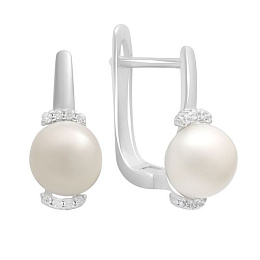 Silver earrings with pearls