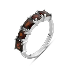 Silver ring with a 1.85-carat garnet