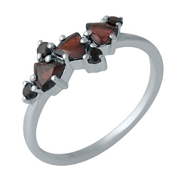 Silver ring with a 1.013-carat garnet