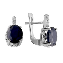 Silver earrings with a 4.975-carat sapphire