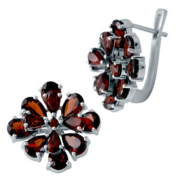 Silver earrings with garnet